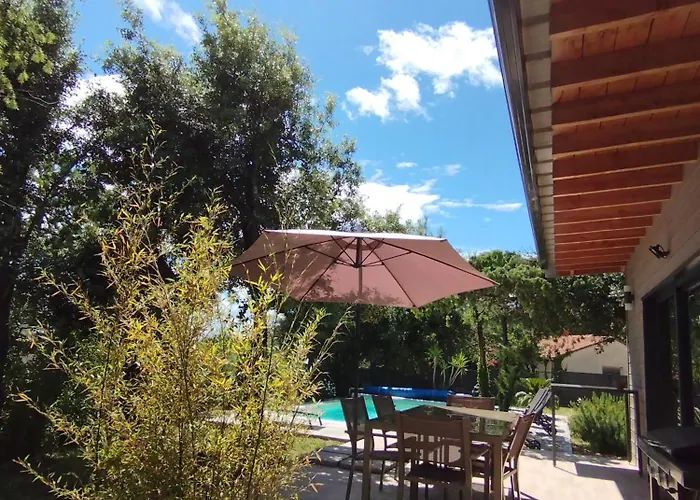 La Maison En Bois Monteils (Gard)